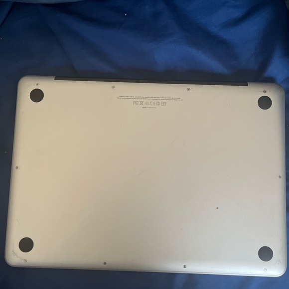 Apple MacBook 💻 pro 13.3 inch - Picture 3 of 4